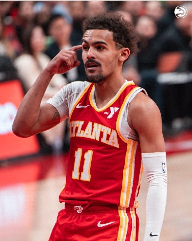 图片报：勒沃库森遭遇多次意外事件，到达曼市时已延误数小时（图片报：勒沃库森旅途波折不断，抵达曼市延误数小时）