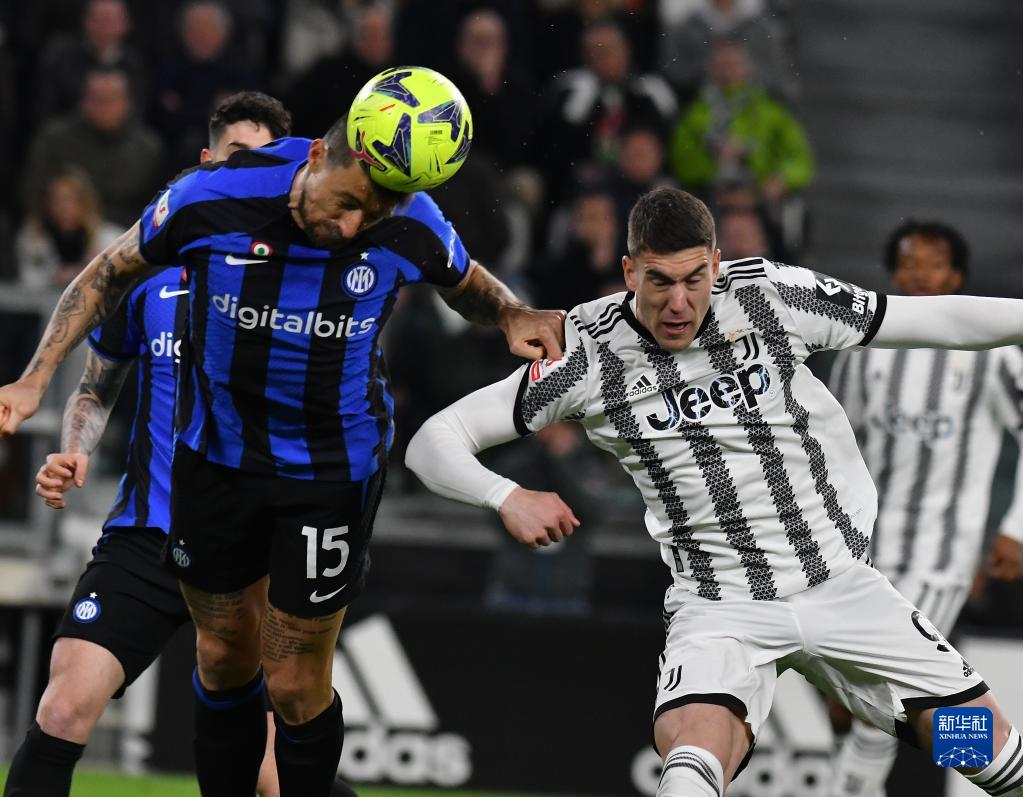 埃梅里两次各项赛事十连胜，是维拉队史首位做到的主帅（埃梅里两度率维拉各项赛事十连胜，成队史首位达成此纪录的主帅）