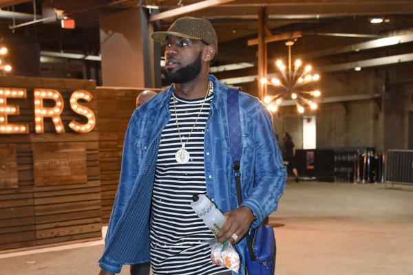 太阳报：经纪人打官司需哲凯赖什作证，枪手拒放行致庭审延期（太阳报：阿森纳拒放哲凯赖什出庭，代理人官司被迫延期）