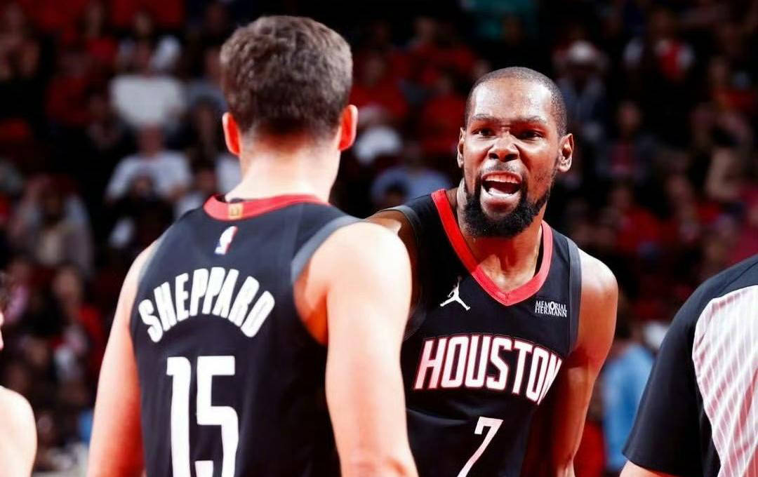 篮球界新星的崛起：贾马尔·穆雷的卓越表现（篮球新星冉冉升起：贾马尔·穆雷的高光表现）