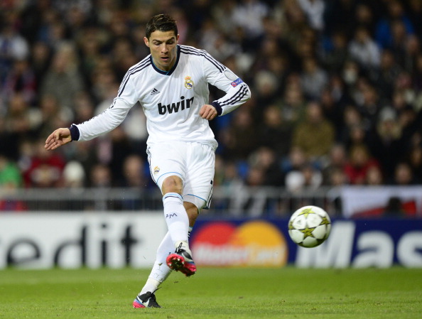 中超：山东泰山主场2-0完胜青岛队（中超：山东泰山主场2比0击败青岛队）