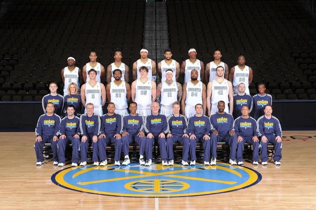 记者：那不勒斯想冬窗签梅努替德布劳内，可能租借+选择买断（那不勒斯欲冬窗引进梅努顶替德布劳内，或以租借附带买断条款）