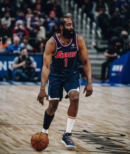 媒体人：邵佳一执教国足后，李昊成为接班颜骏凌的最热门人选（媒体称：邵佳一接掌国足后，李昊被视为颜骏凌接班的头号热门）